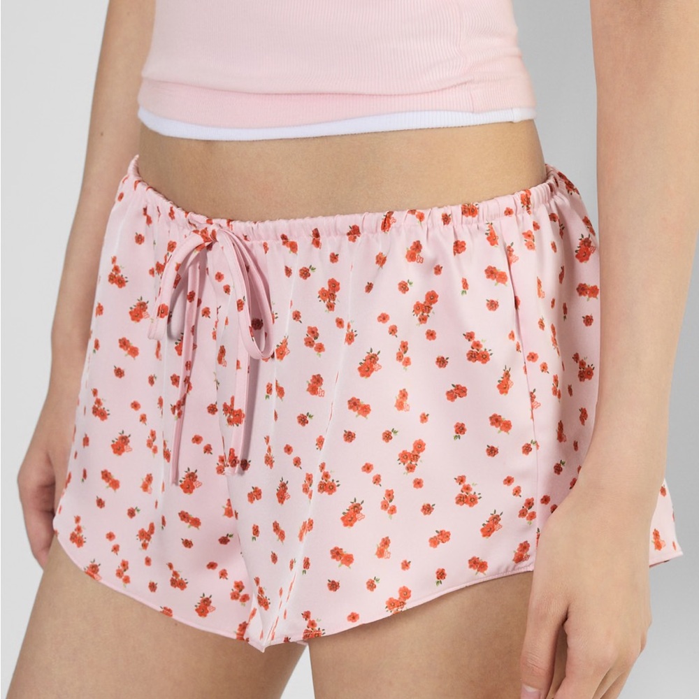 Aritzia Sunday Best Fleming Satin Short - XS
